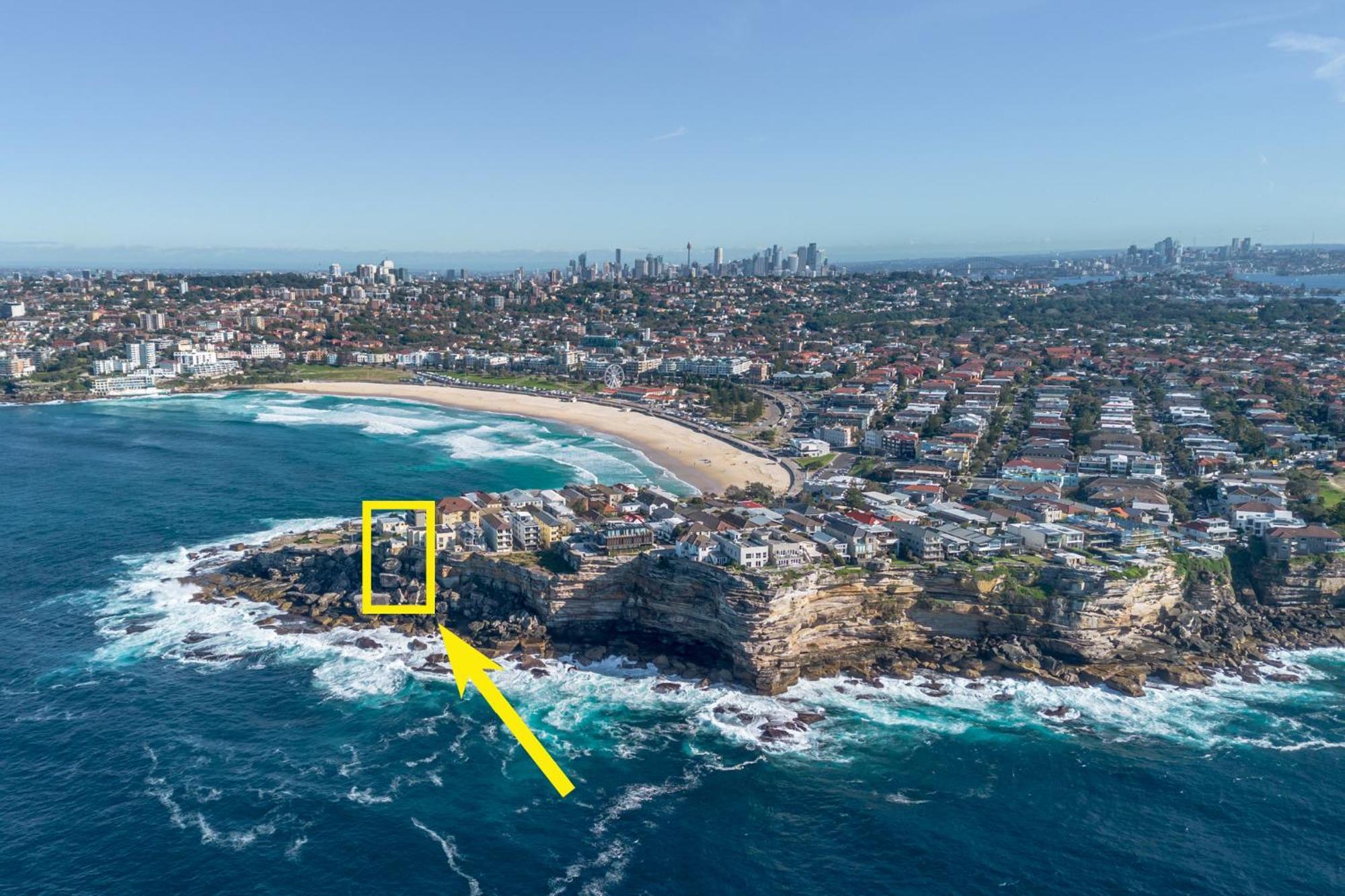 Upscale Cliffside With Ocean Views North Bondi Apartment *