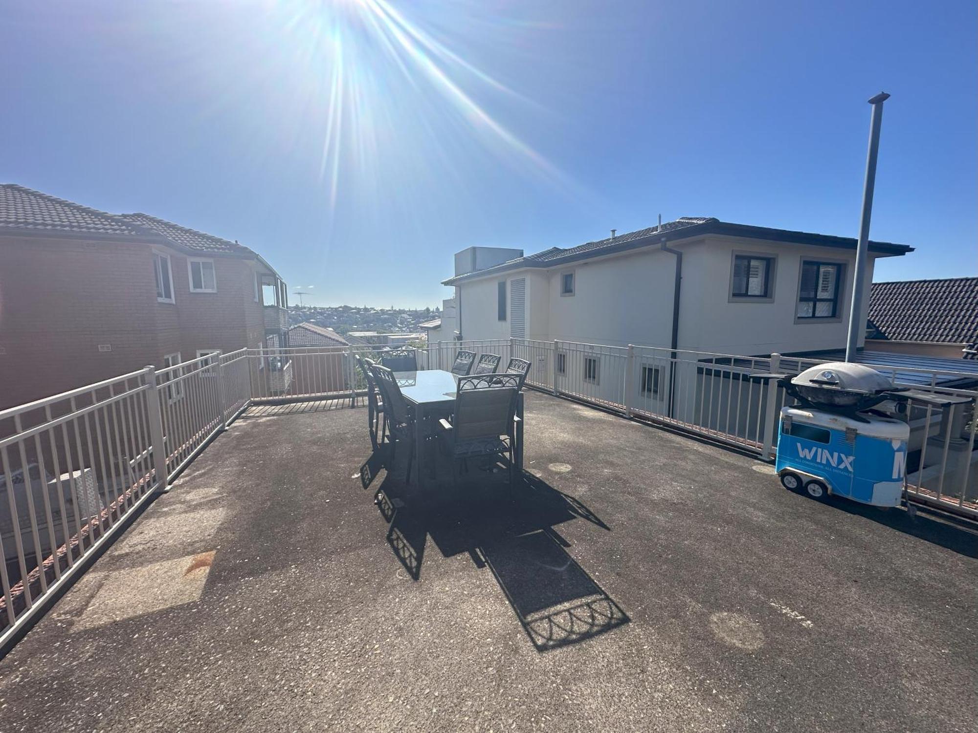 Coogee Sunrise Shared With Parking, Balcony & Work Desk *