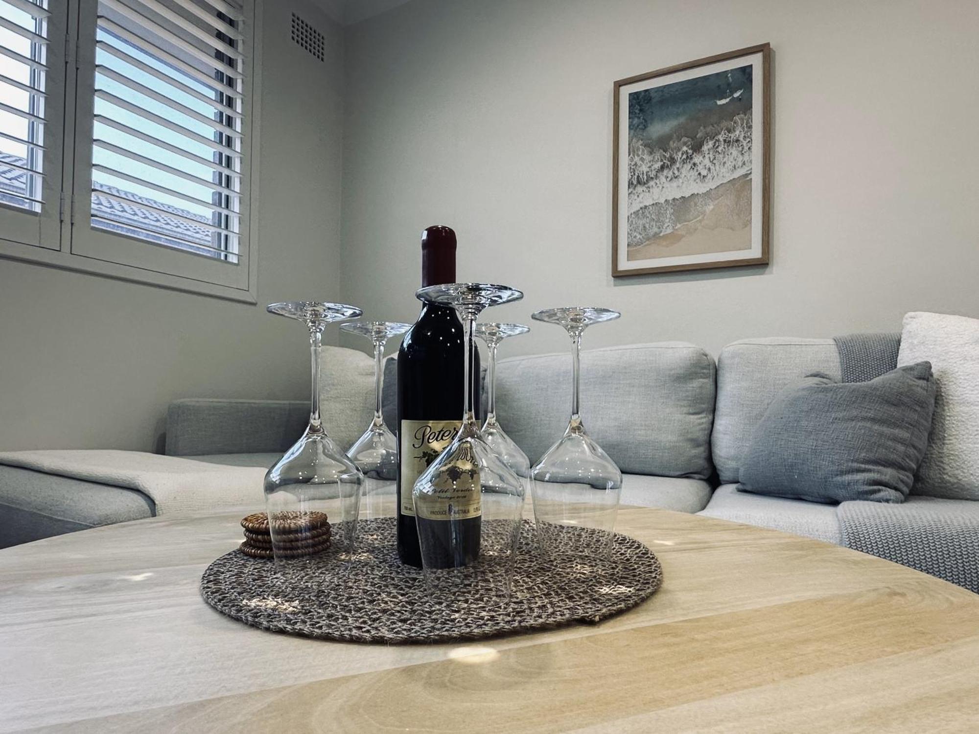 Homestay Coogee Sunrise Shared With Parking, Balcony & Work Desk Sydney