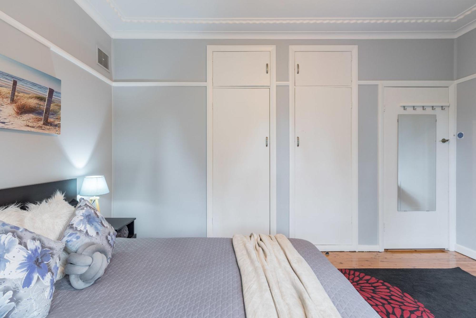 Holiday home 1 Private Queen In Carramar 1 Minute Walk To Station