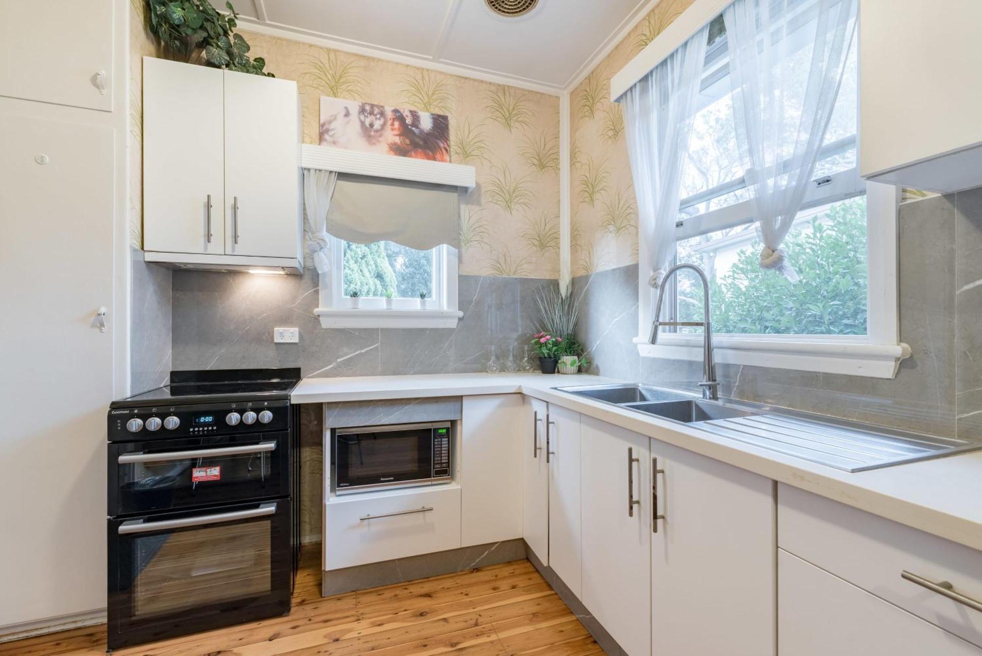 1 Private Queen In Carramar 1 Minute Walk To Station Sydney