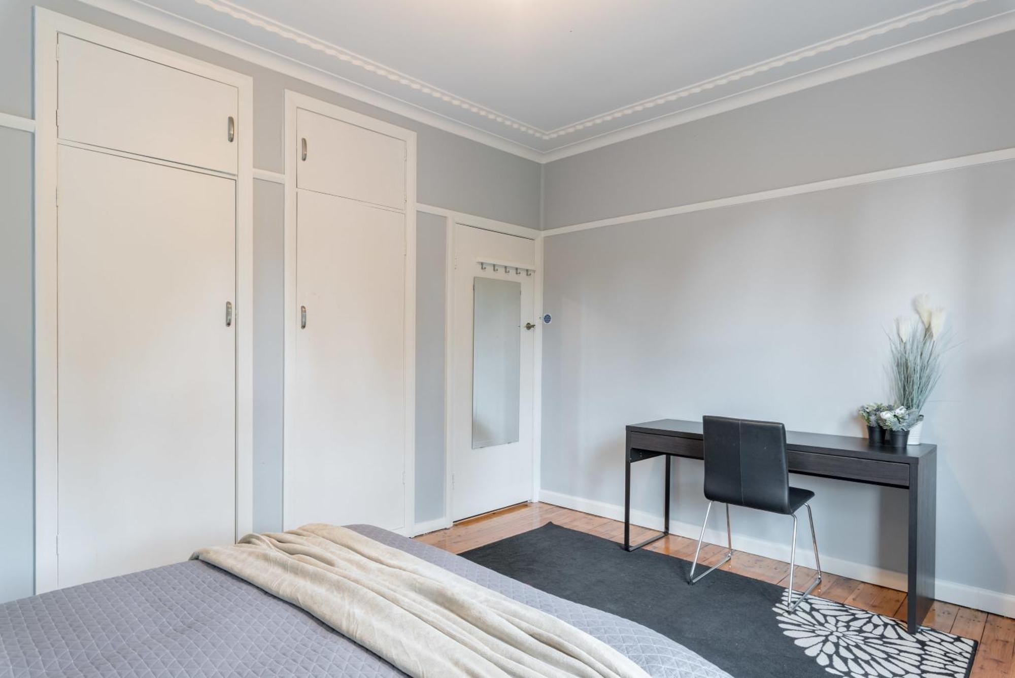 1 Private Queen In Carramar 1 Minute Walk To Station