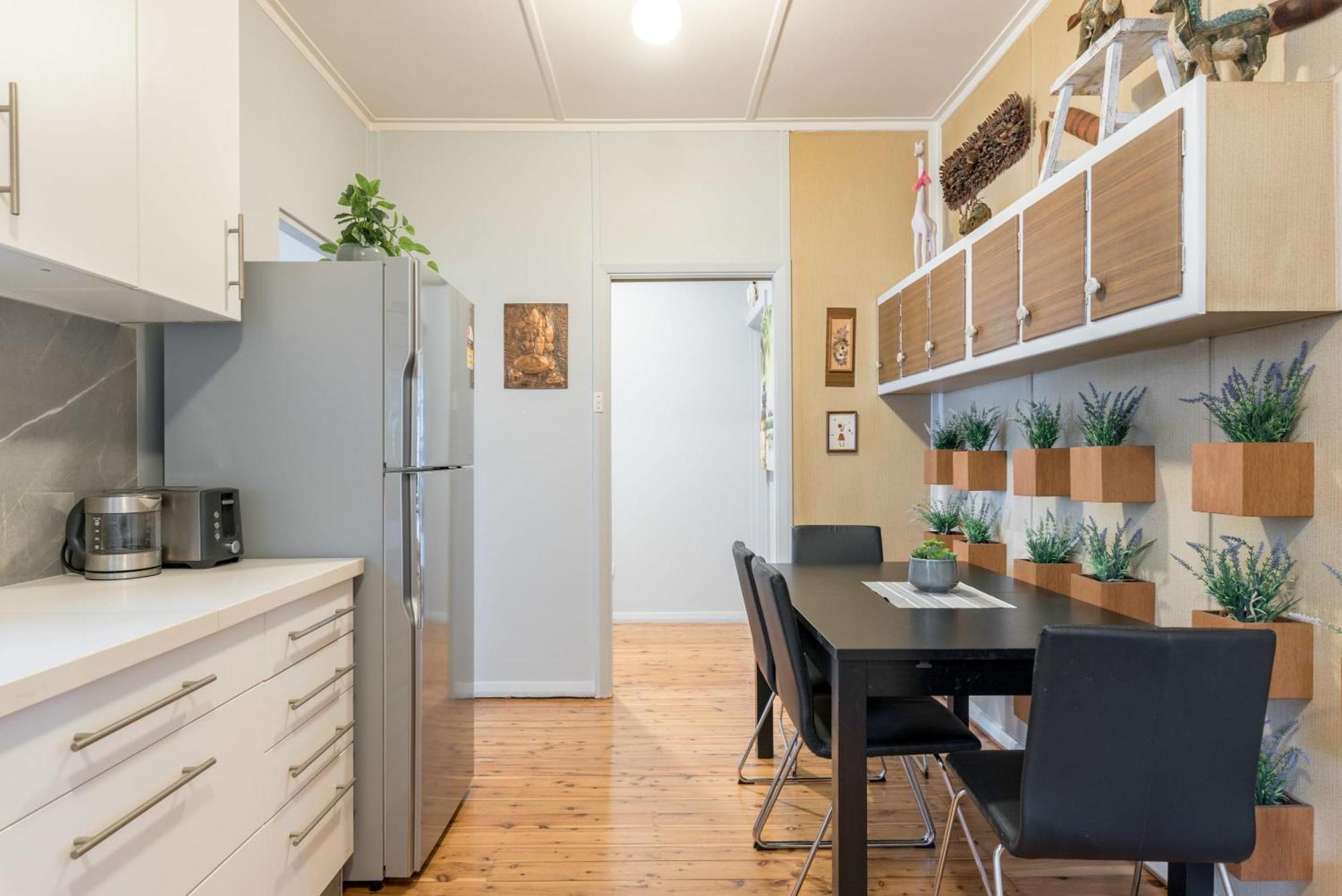 1 Private Queen In Carramar 1 Minute Walk To Station * Sydney