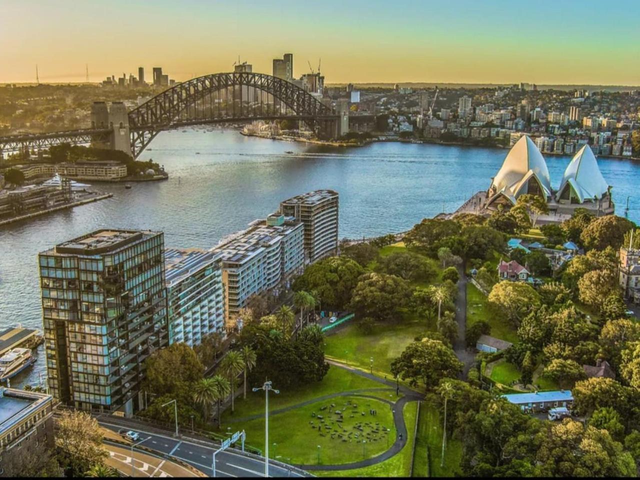 Luxurious Only 250m Walk To Opera House * Sydney