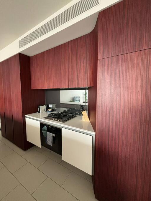 Accessible 2 Bedroom Centre Apartment *