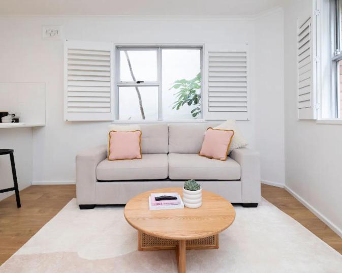 Apartment Beachside Bright Unit - Sleeps 4!