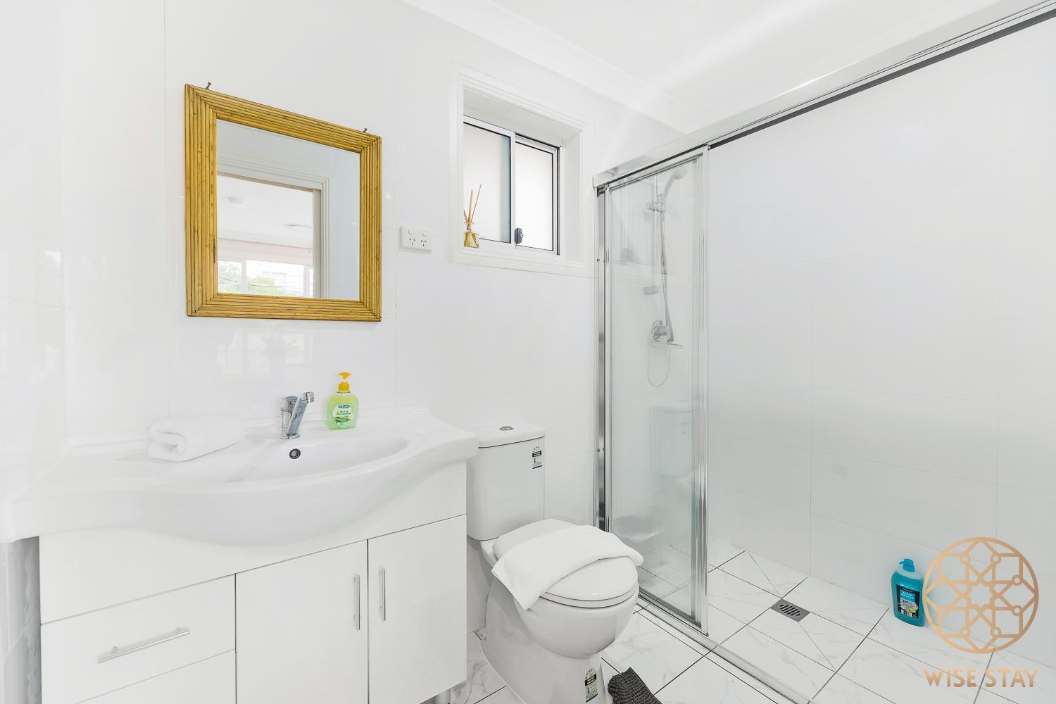 Apartment Hurstville 2br Granny Flat Near Shopping & Train *