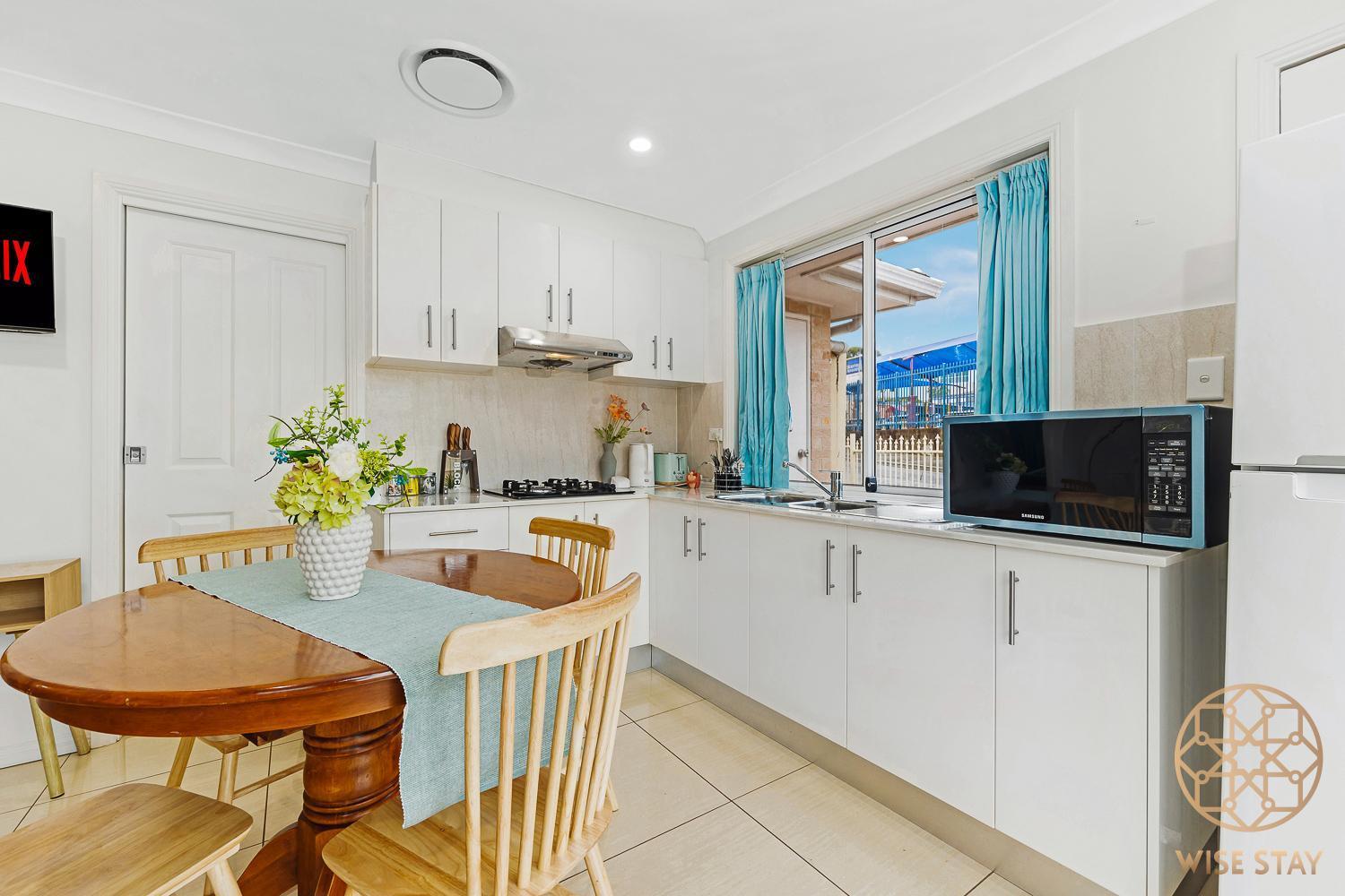 Hurstville 2br Granny Flat Near Shopping & Train Sydney