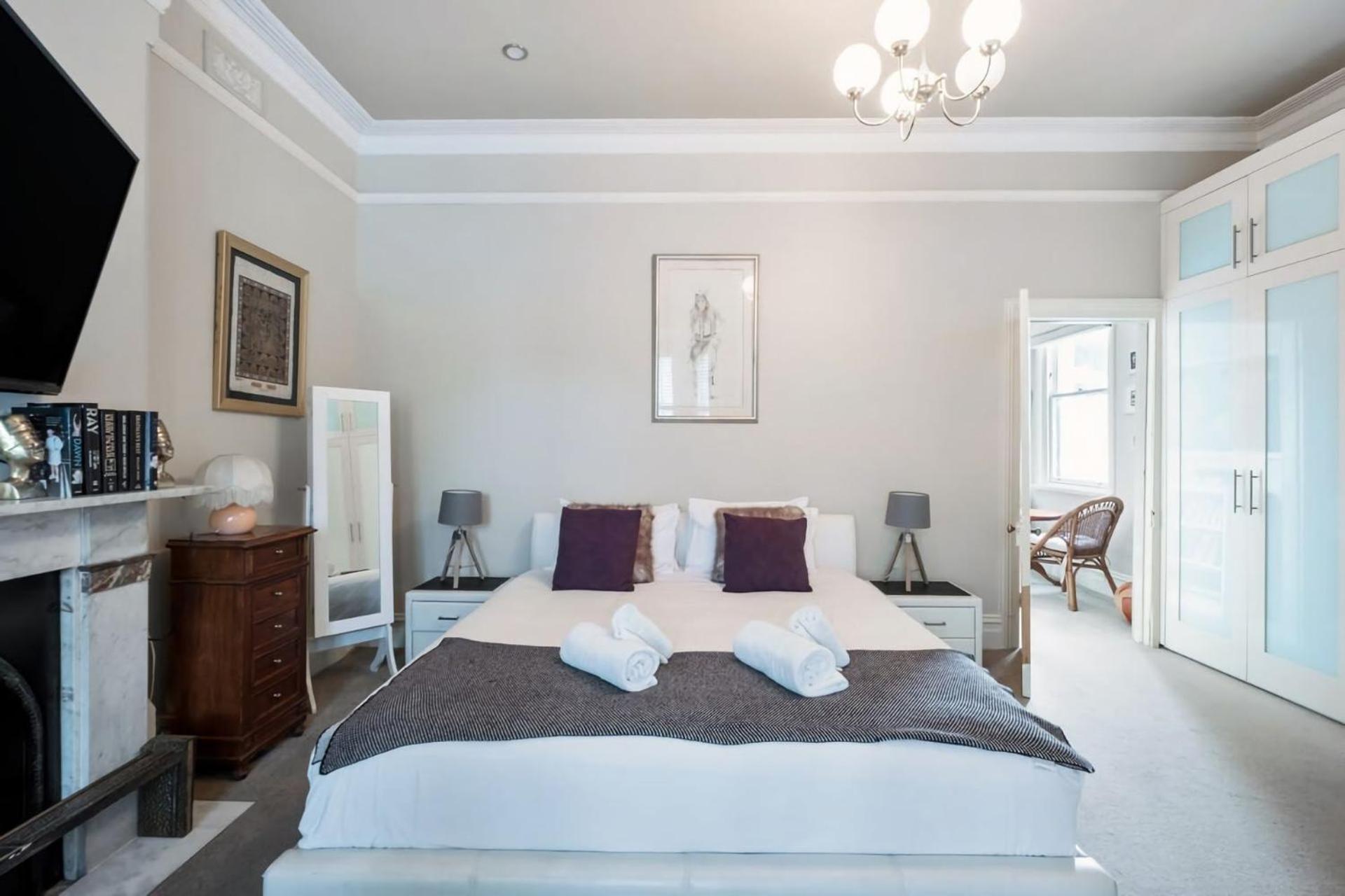 Mesmerising 3br Cinema Bath Holiday home *