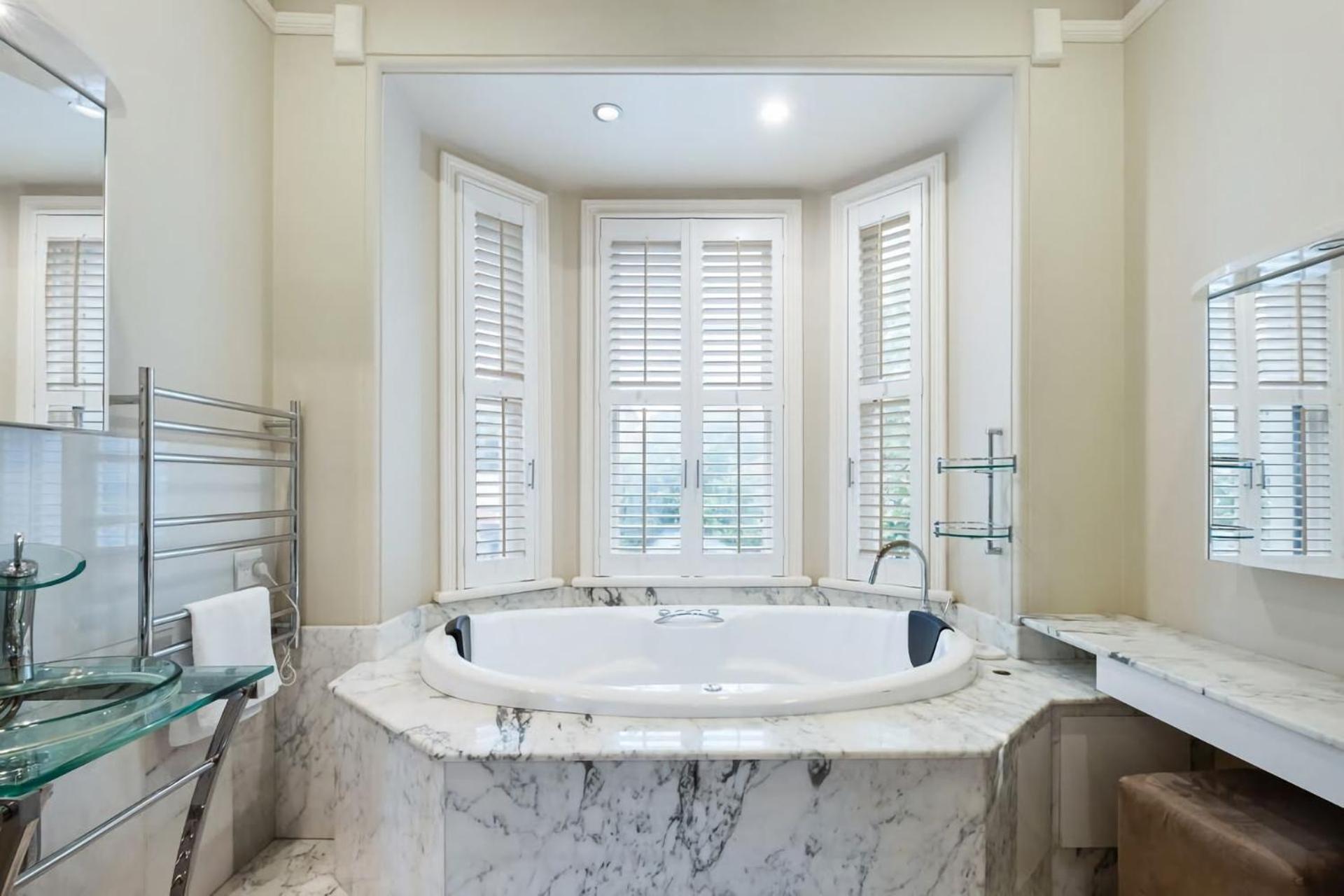 Mesmerising 3br Cinema Bath Holiday home