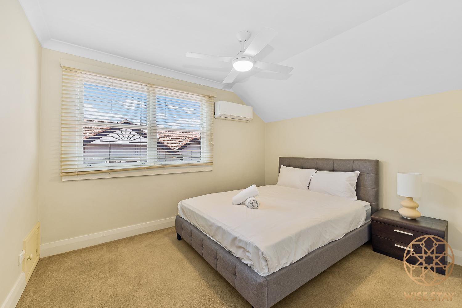 Holiday home Greenwich Luxury Near Wharftraincbd Steps To Sea *