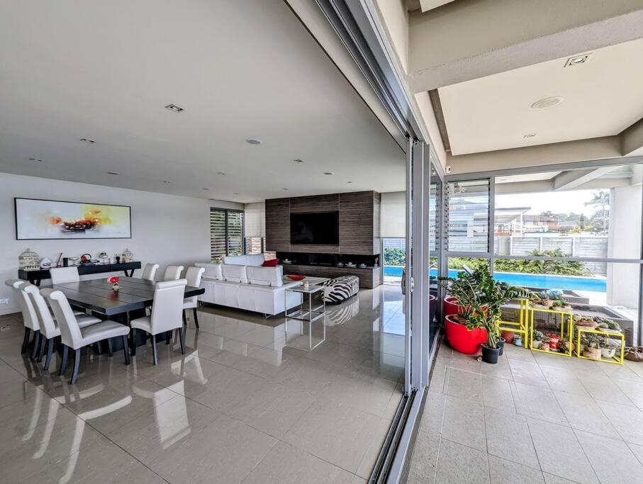 Waterfront Oasis ,panoramic Views, Infinity Pool * Sydney