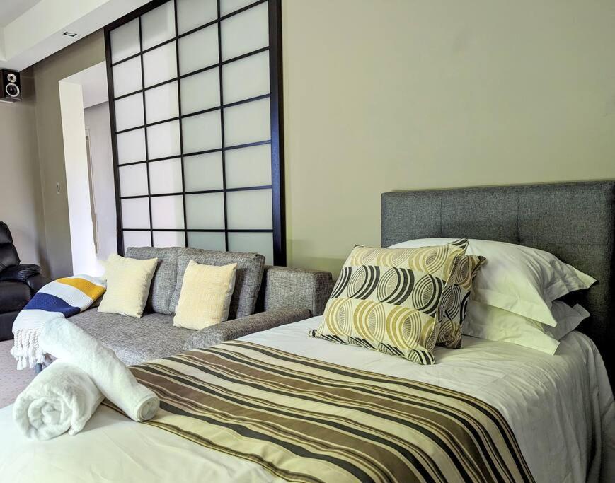 Waterfront Oasis ,panoramic Views, Infinity Pool *