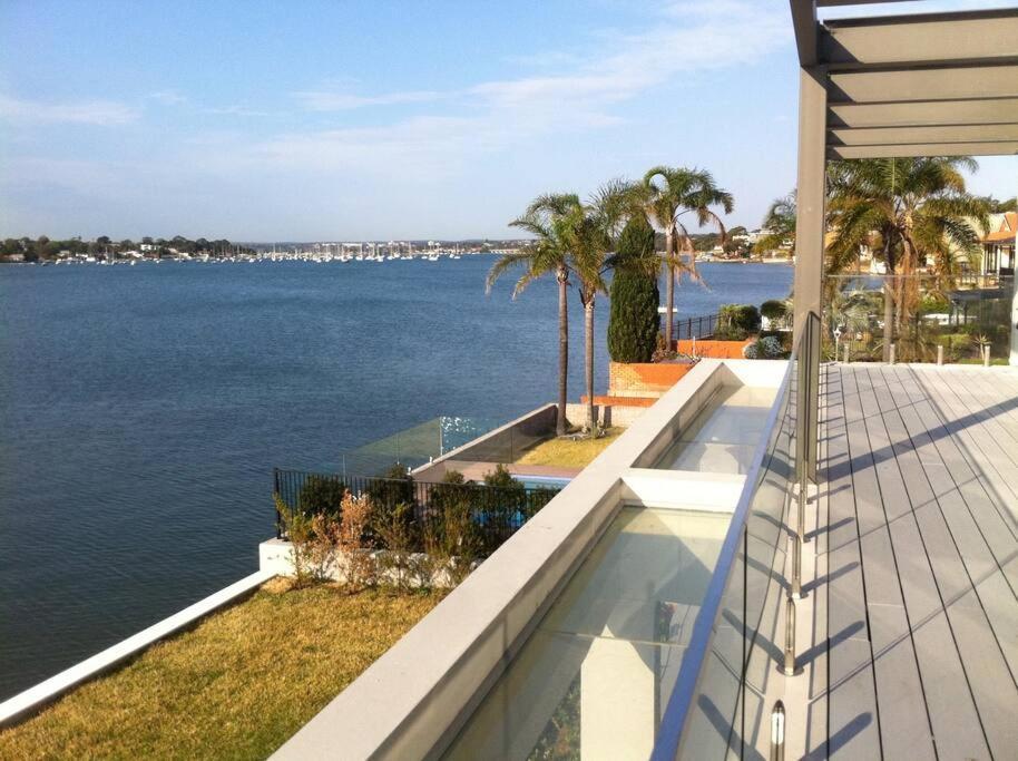 Holiday home Waterfront Oasis ,panoramic Views, Infinity Pool