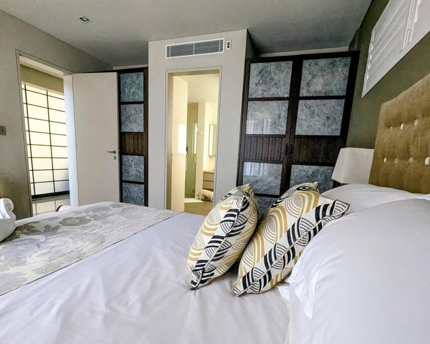 Holiday home Waterfront Oasis ,panoramic Views, Infinity Pool *