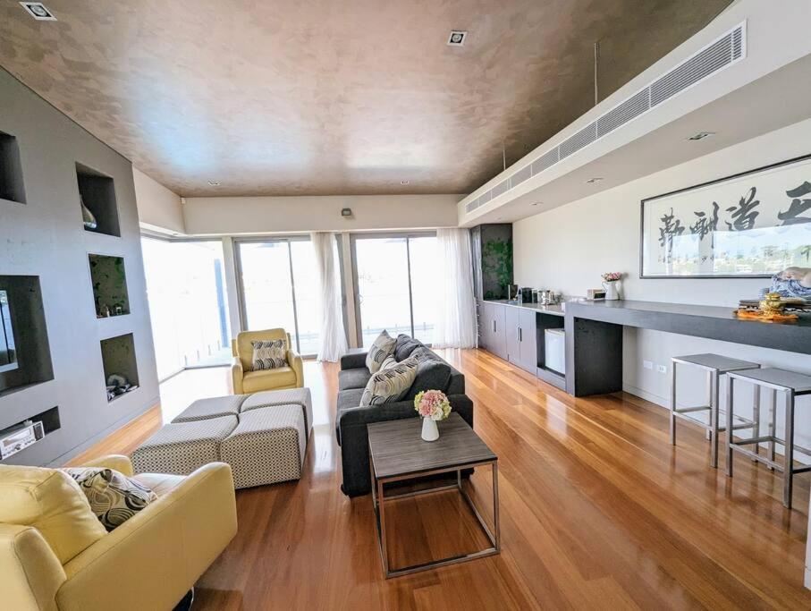 Waterfront Oasis ,panoramic Views, Infinity Pool *