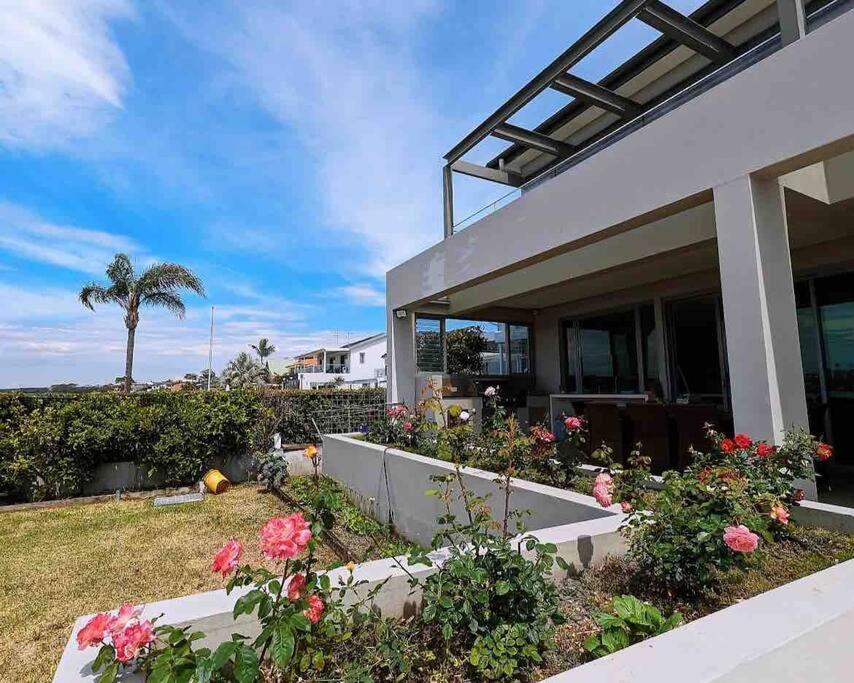 Waterfront Oasis ,panoramic Views, Infinity Pool