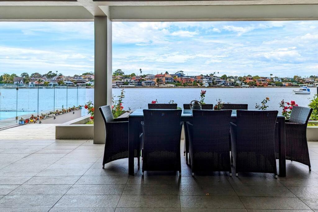 Holiday home Waterfront Oasis ,panoramic Views, Infinity Pool
