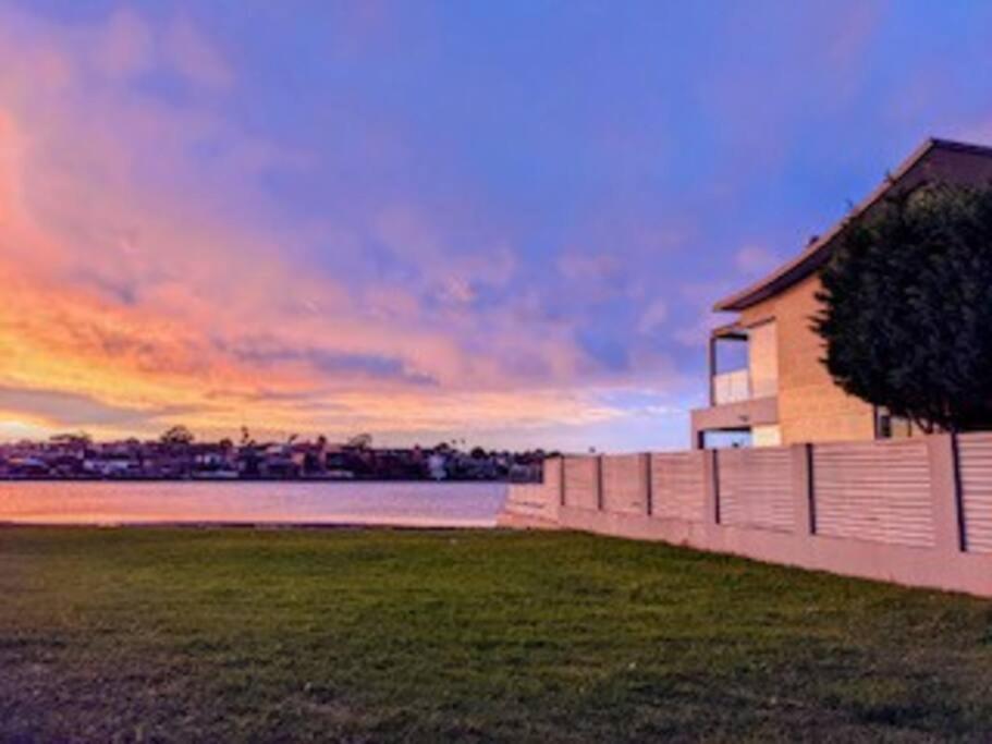 Holiday home Waterfront Oasis ,panoramic Views, Infinity Pool *