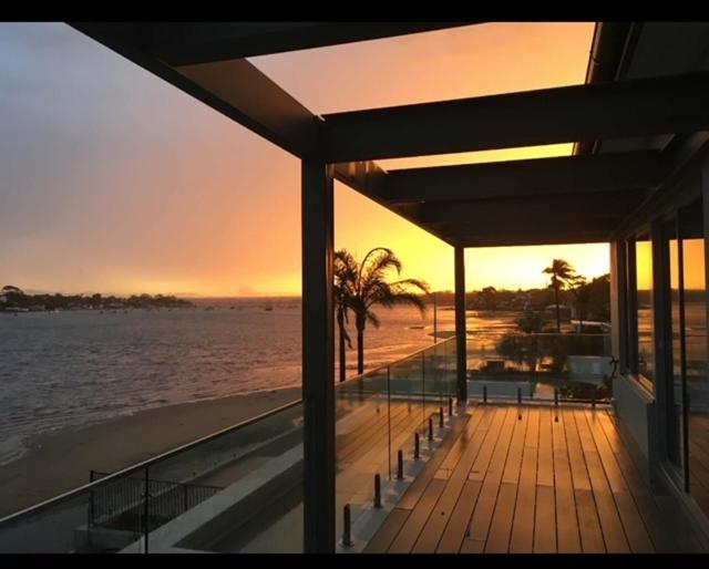 Holiday home Waterfront Oasis ,panoramic Views, Infinity Pool
