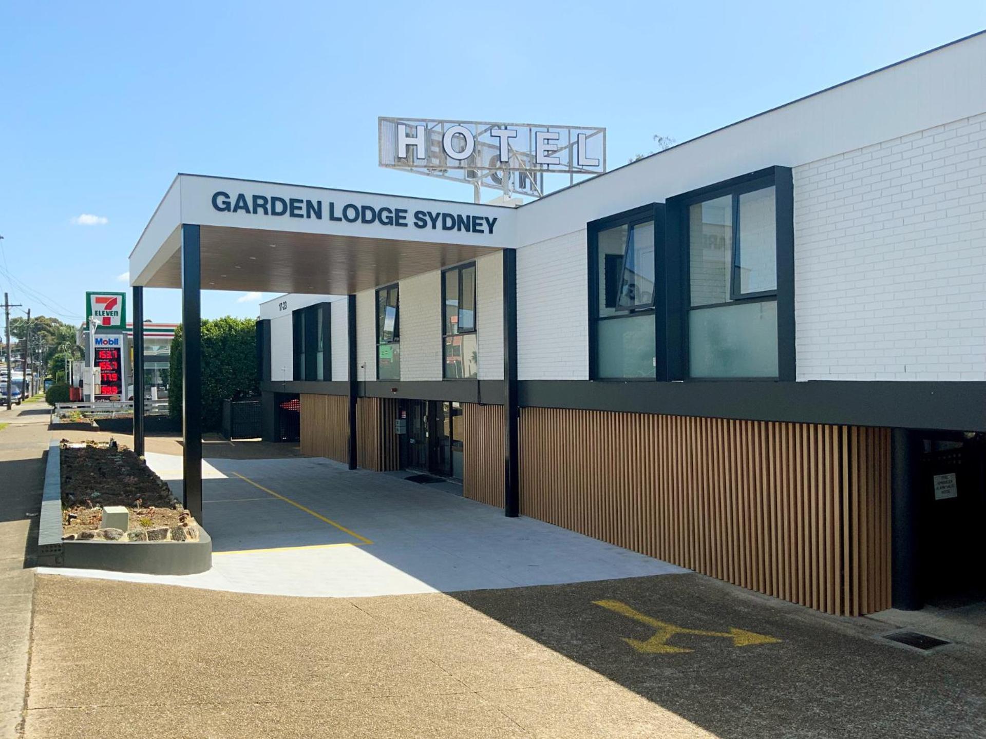 Garden Hotel 3*