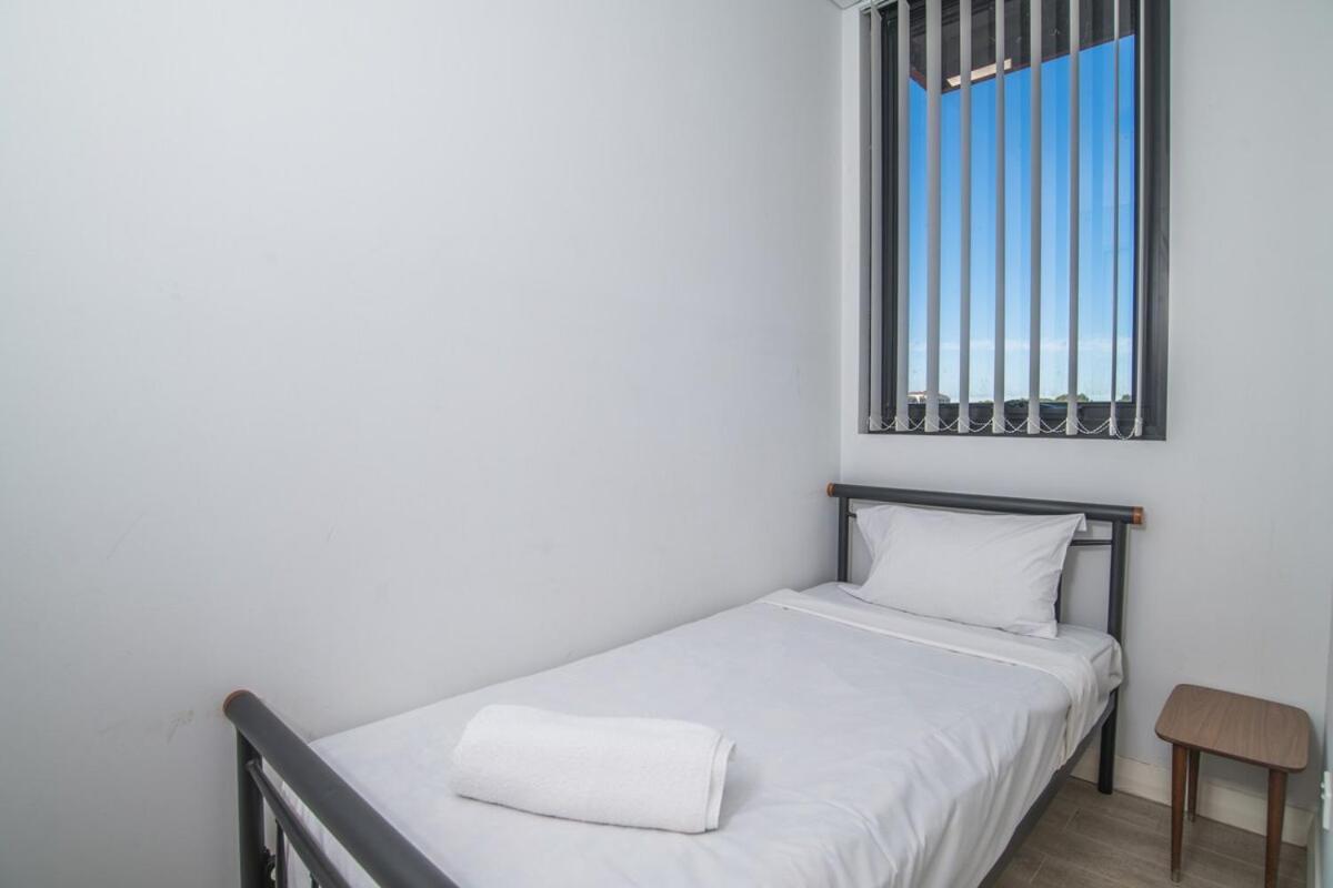 Ultimate Rosebery Convenience - Parking Available Apartment *