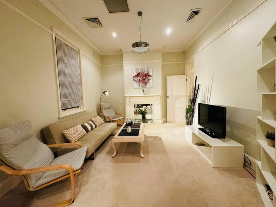 House 3 Bedrooms 2 Baths 2 Parkings In Mosman Holiday home