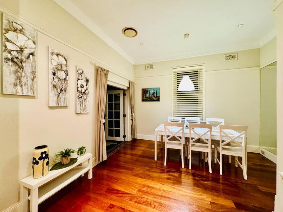 House 3 Bedrooms 2 Baths 2 Parkings In Mosman Holiday home *