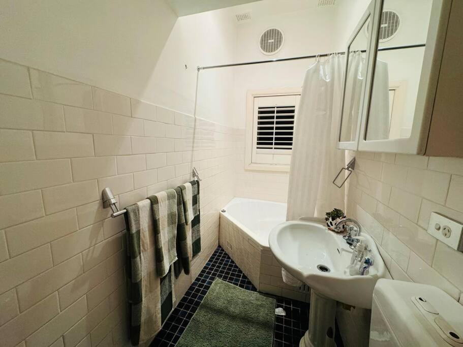 House 3 Bedrooms 2 Baths 2 Parkings In Mosman Holiday home