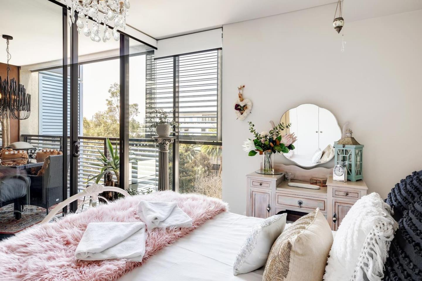 Balinese Charm Meets Living In Inner Apartment *