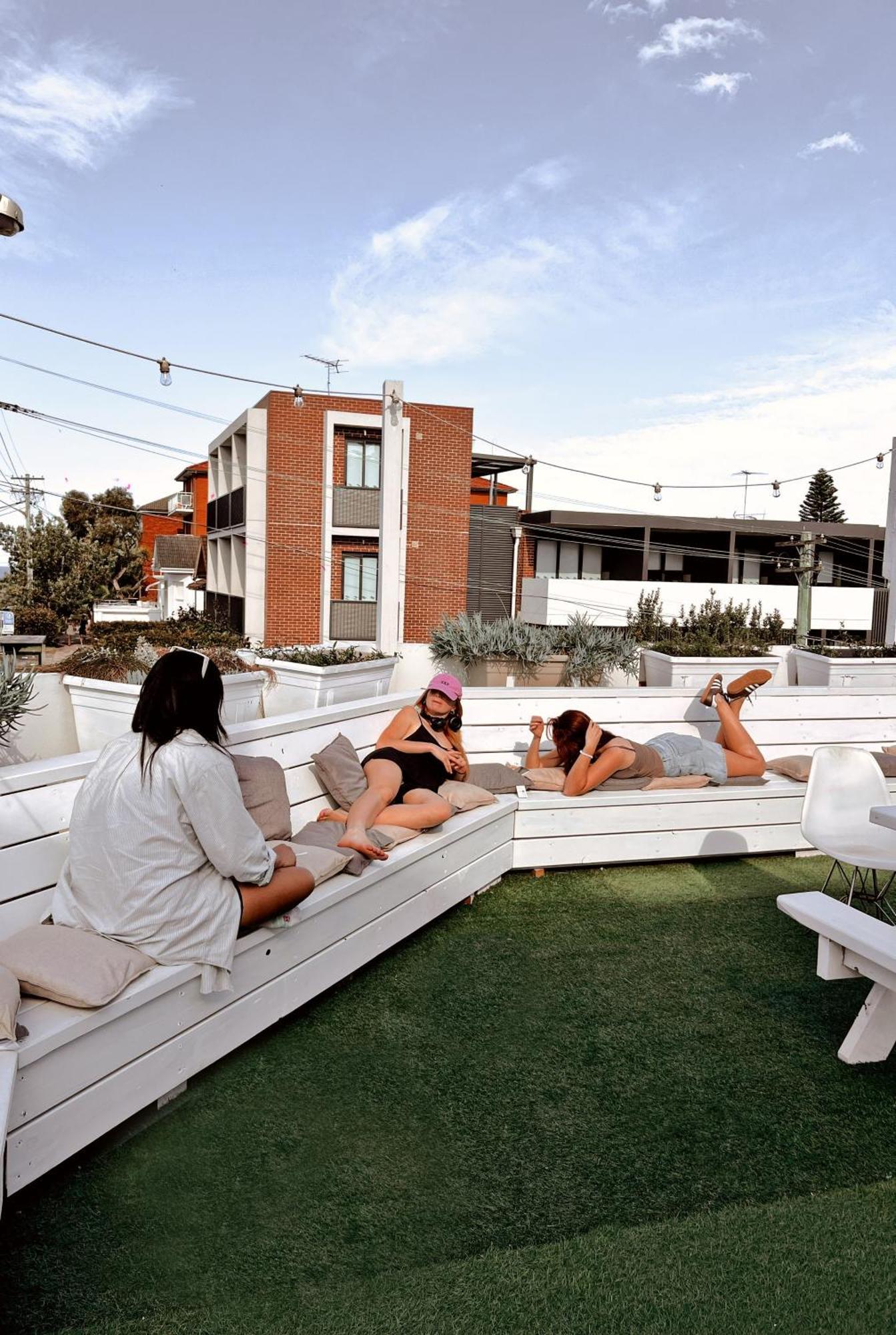 Little Coogee Hotel *