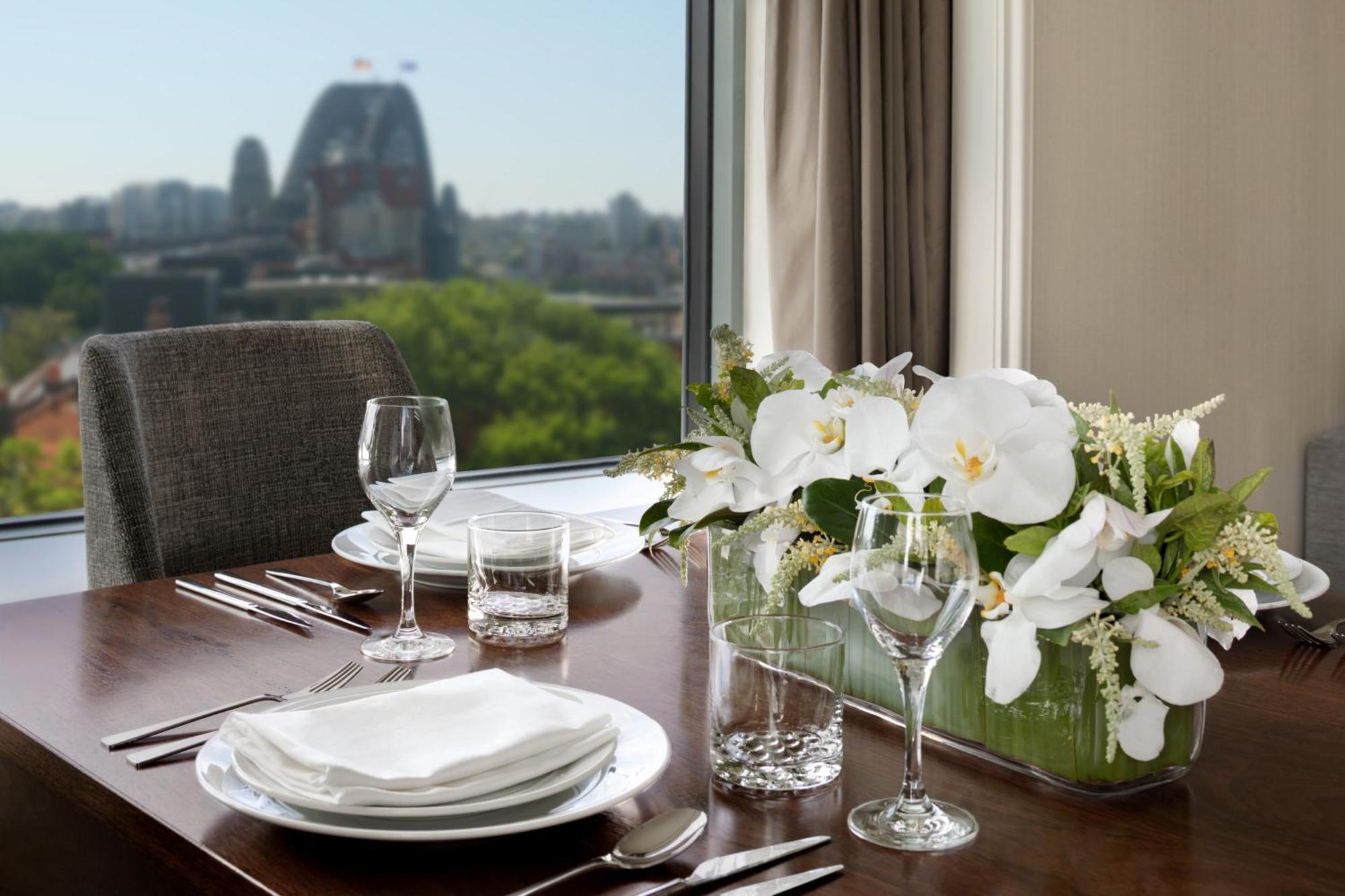 Shangri-la Hotel 5*