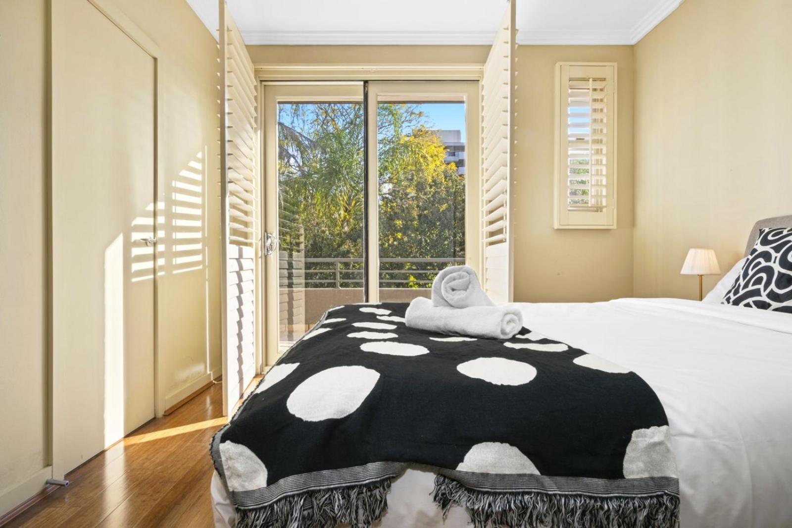 Chatswood 2-level Garden View & 3b2b Apartment Sydney