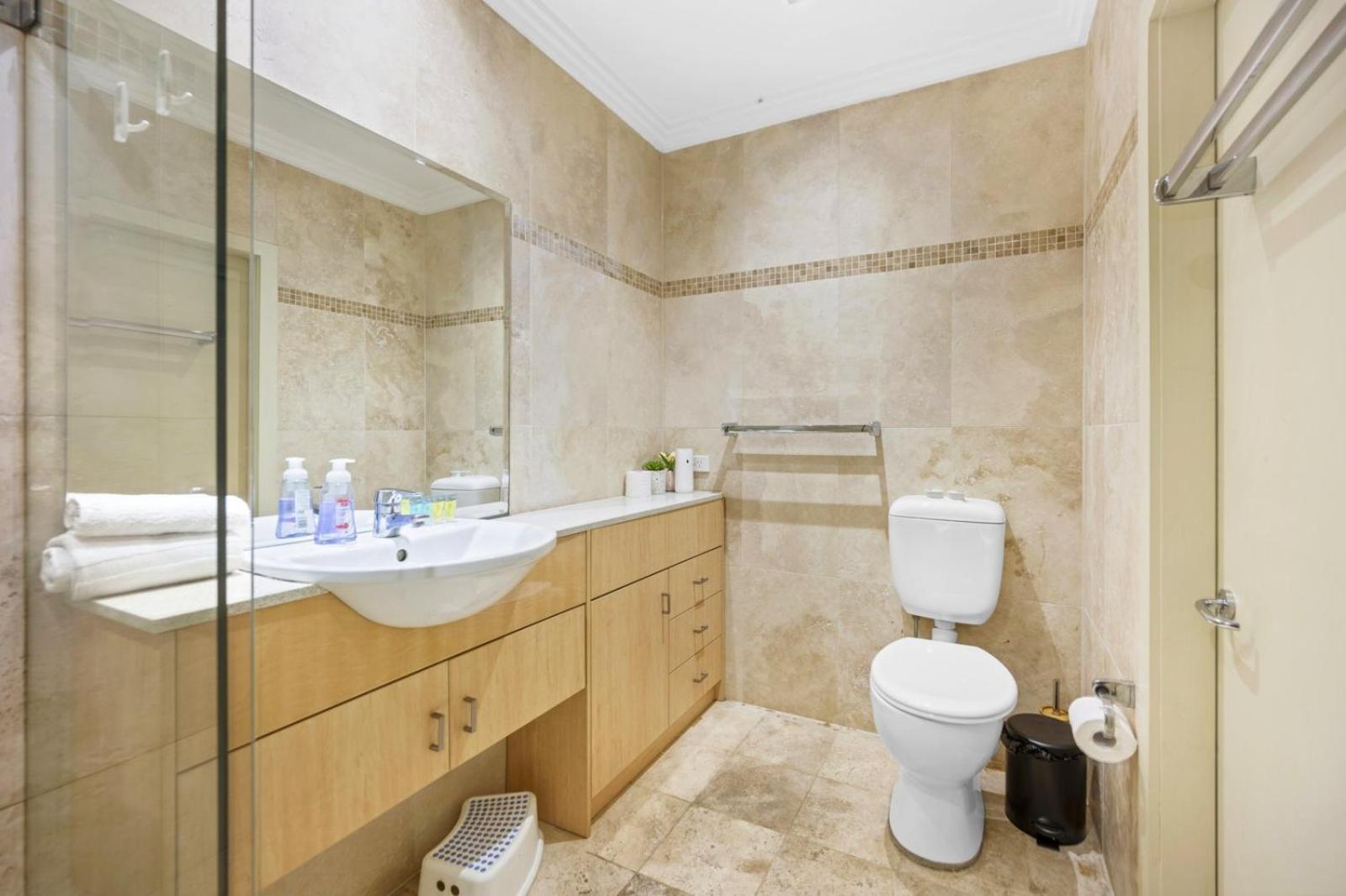Chatswood 2-level Garden View & 3b2b *