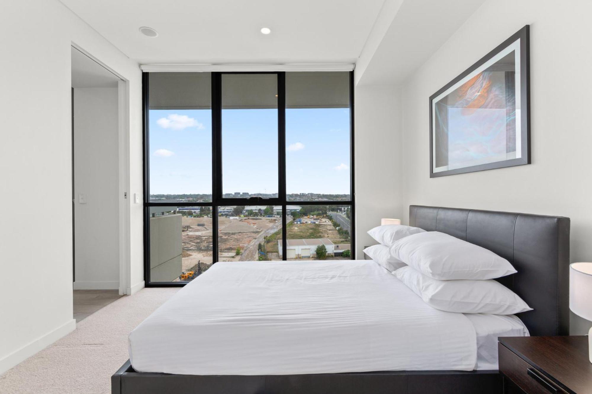 Luxe 2-bed: Modern Interiors Balcony & Bbq Area Apartment