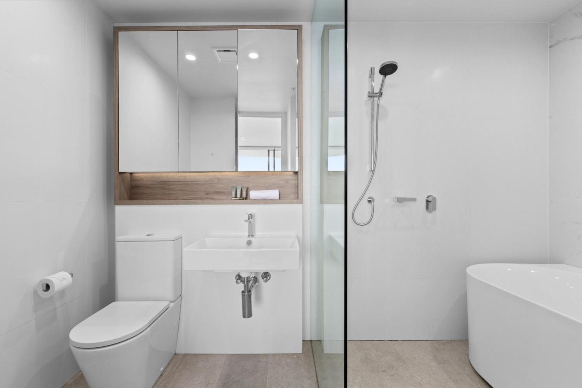 Luxe 2-bed: Modern Interiors Balcony & Bbq Area Sydney