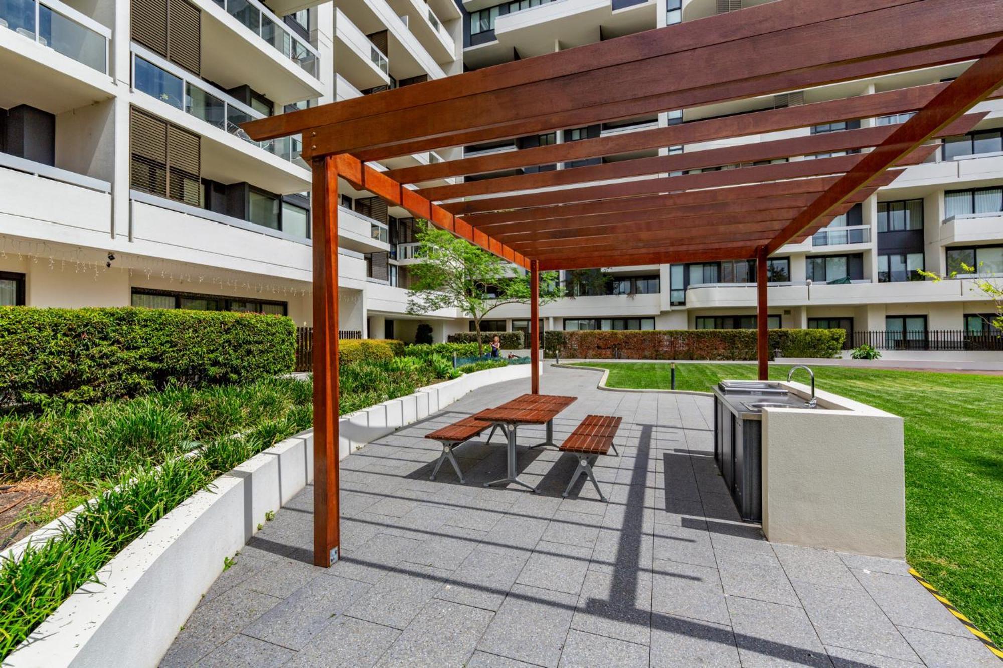 Luxe 2-bed: Modern Interiors Balcony & Bbq Area Apartment