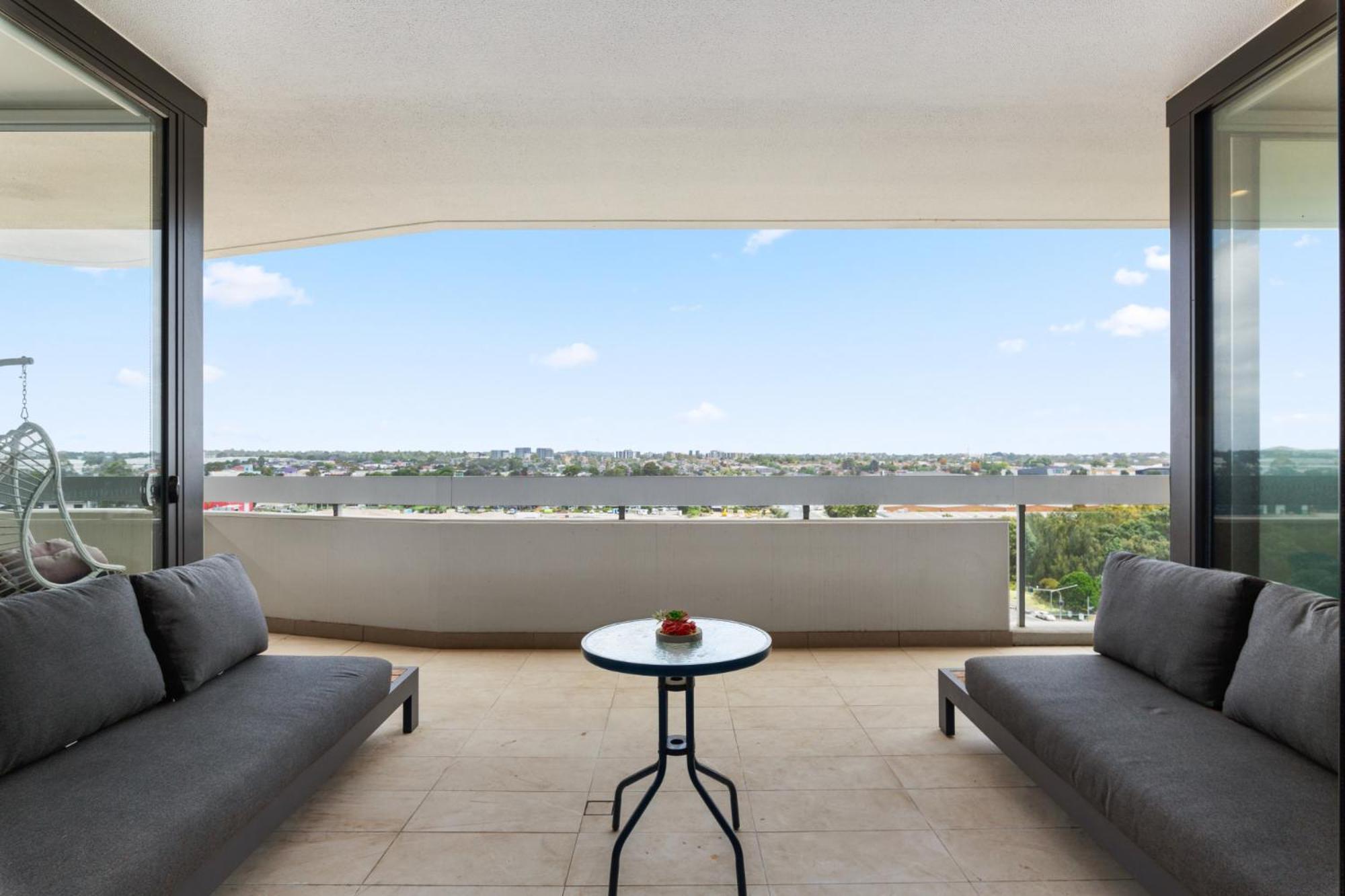 Luxe 2-bed: Modern Interiors Balcony & Bbq Area