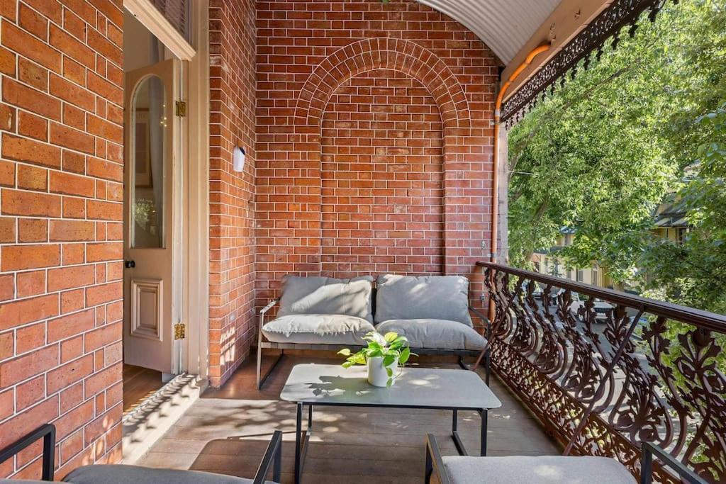 Elegant 6-bed With Harbour Views Sydney
