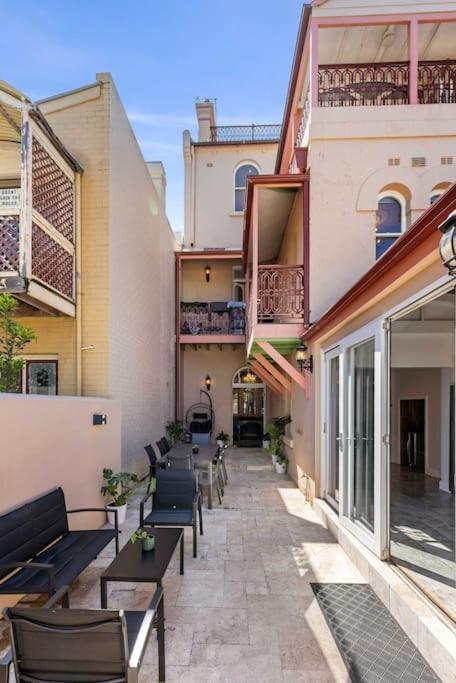 Elegant 6-bed With Harbour Views Apartment *