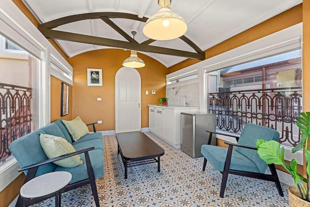 Elegant 6-bed With Harbour Views * Sydney