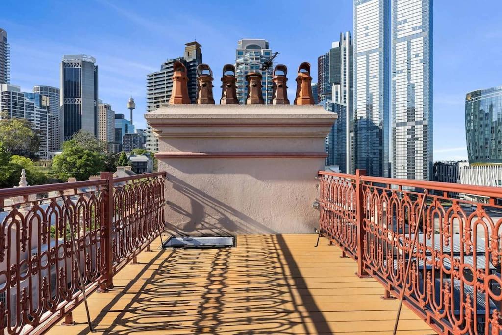 Elegant 6-bed With Harbour Views Apartment Sydney