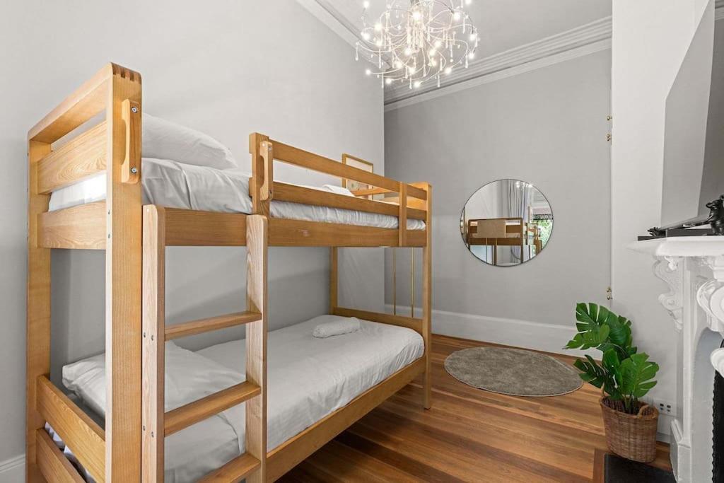 Apartment Elegant 6-bed With Harbour Views