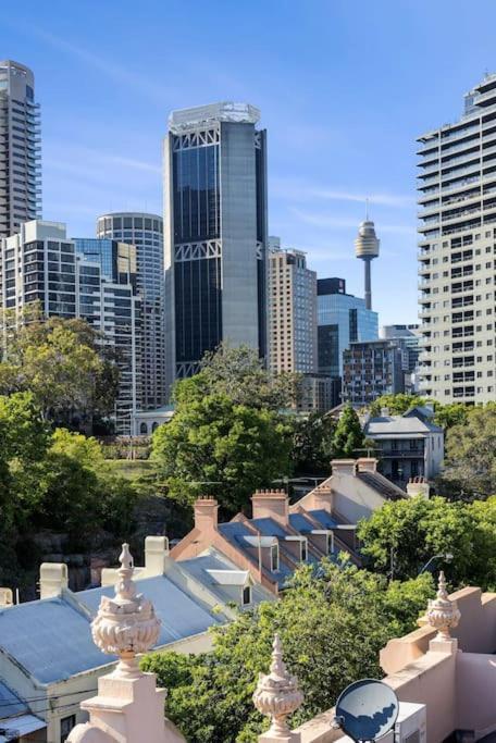 Elegant 6-bed With Harbour Views Sydney