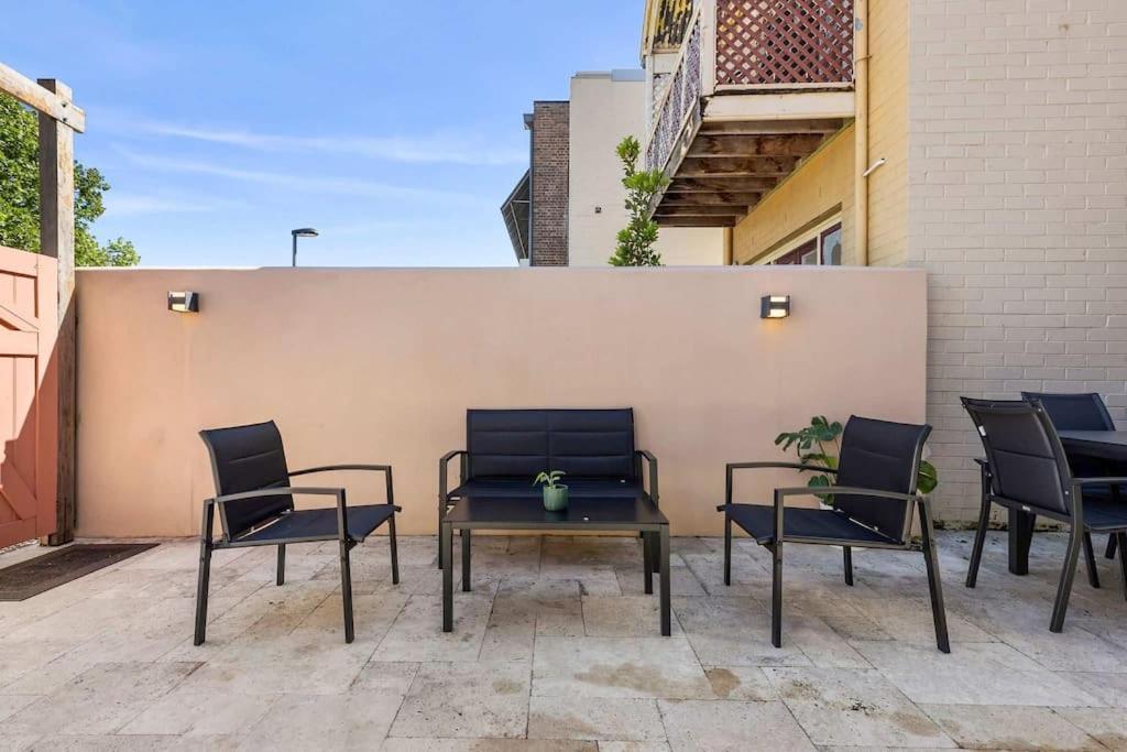 Elegant 6-bed With Harbour Views * Sydney