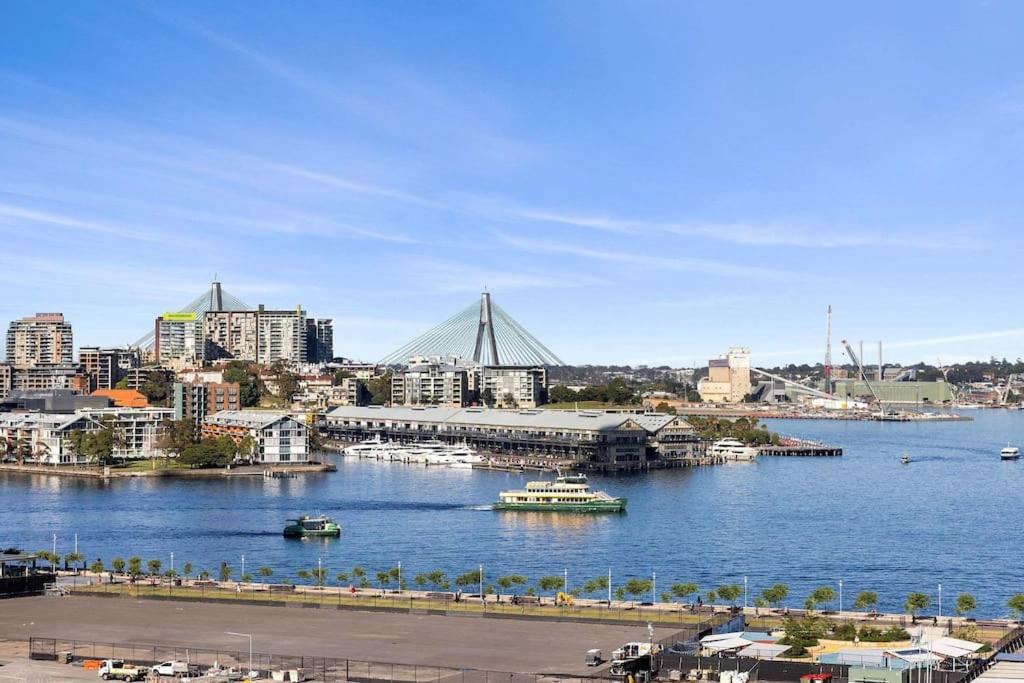 Elegant 6-bed With Harbour Views Apartment