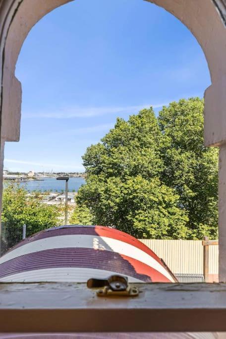 Elegant 6-bed With Harbour Views Apartment *