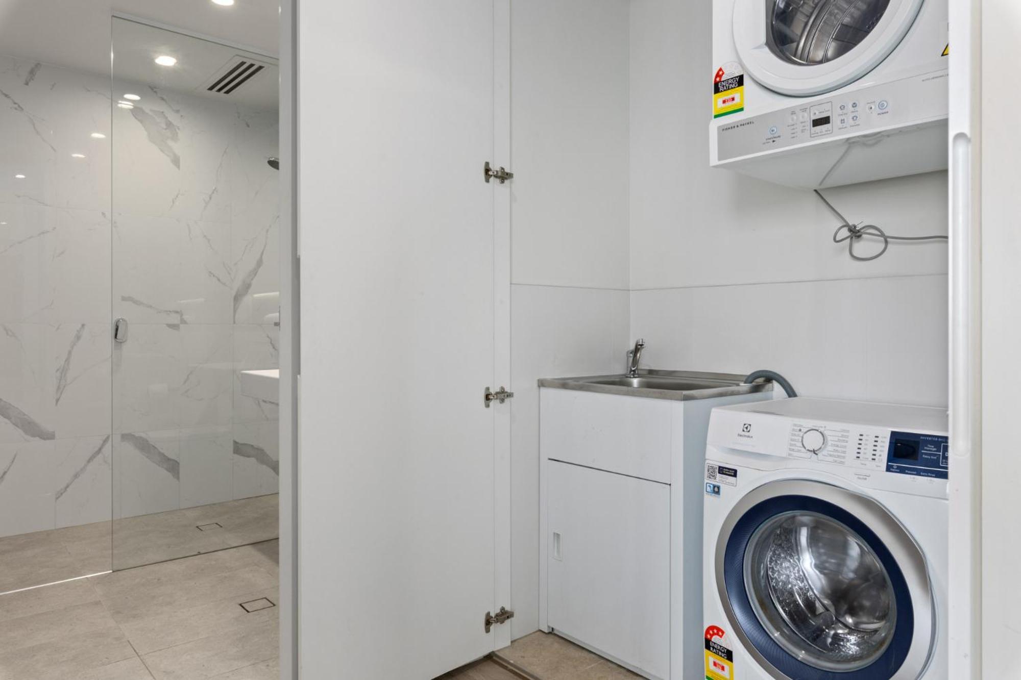 Luxe 2-bed: Modern Interiors Balcony & Bbq Area Apartment *