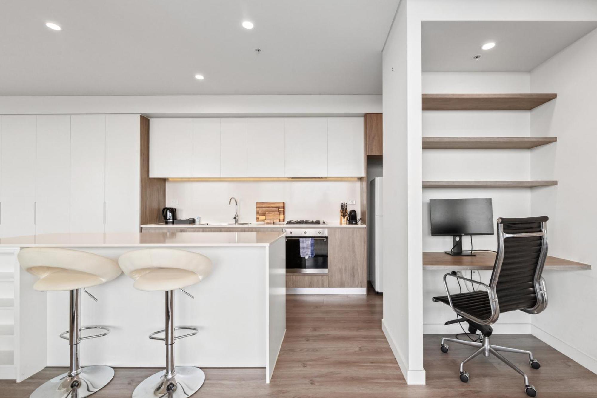 Luxe 2-bed: Modern Interiors Balcony & Bbq Area *