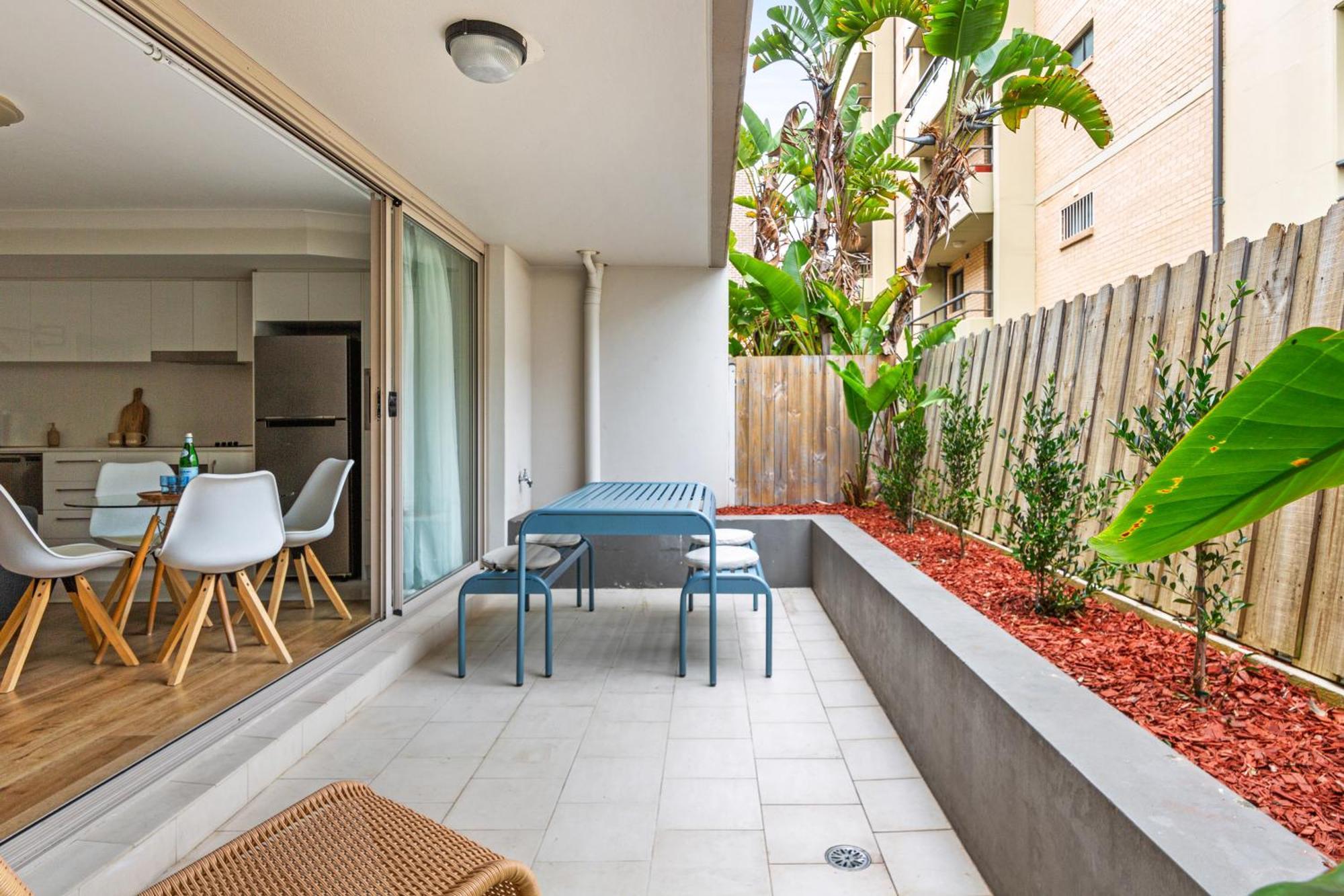 Manly Chic - A Breezy Beachside Apartment Sydney